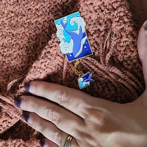 Whale pin - Picture 3 of 3